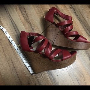 Guess summer spring red wedges